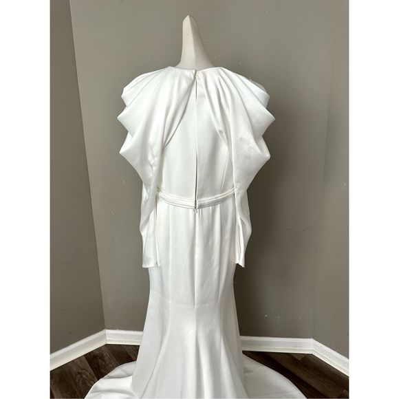 Elegant Cream Maxi Dress - Picture 6 of 8